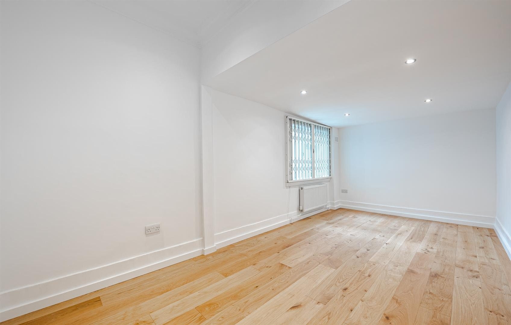 Flat Harrington Gardens in Greater London
