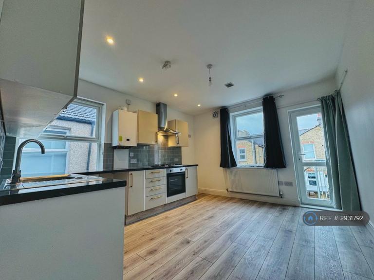Flat Glasford Street in Greater London