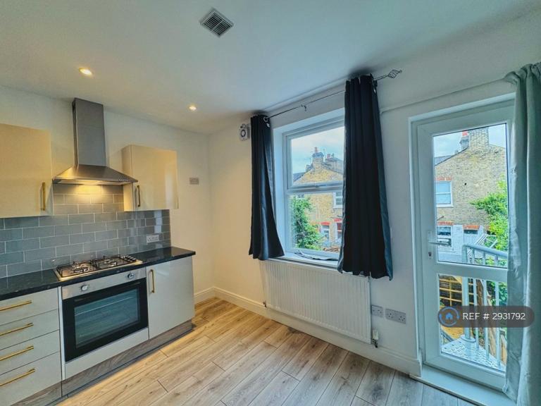 Flat Glasford Street in Greater London