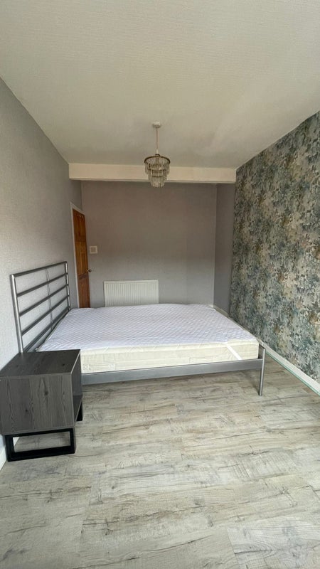 Room Craigpark Drive in Glasgow