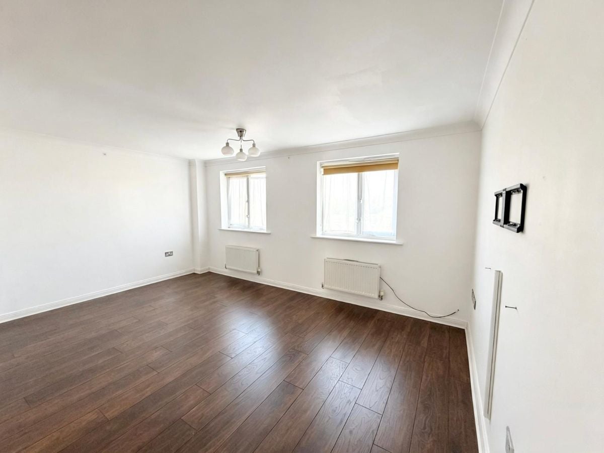 House Nightingale Crescent in Greater London