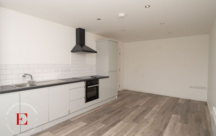 Flat Randall Road in Kenilworth