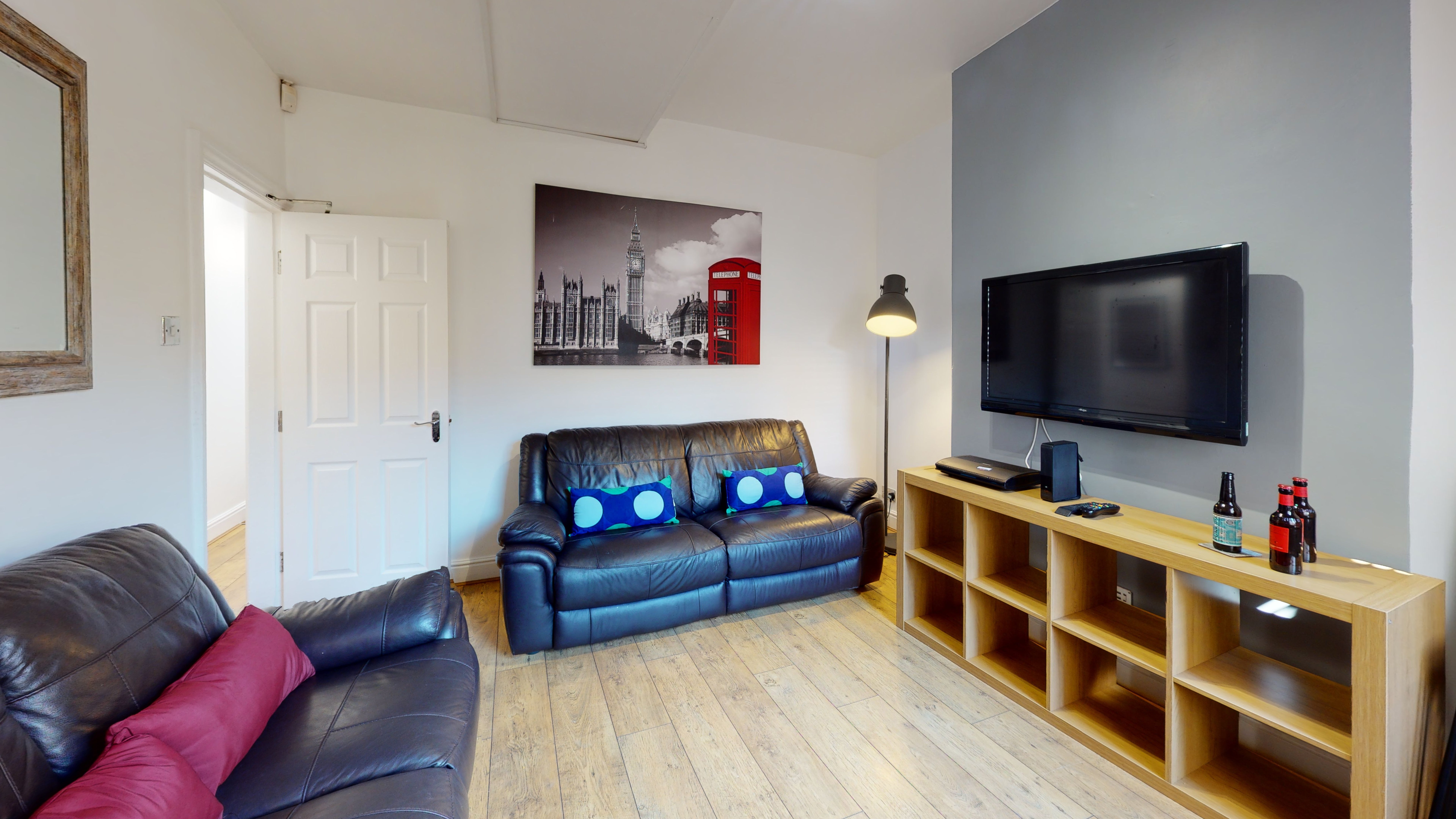 Room Wellington Street in Nottingham