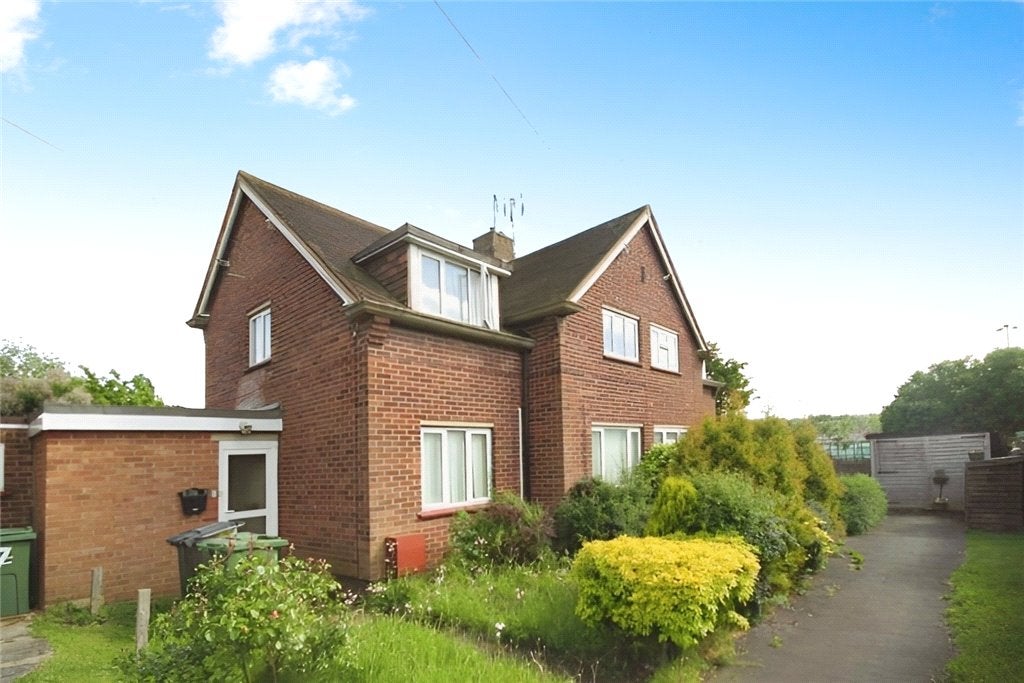 Flat Broomfield in Guildford