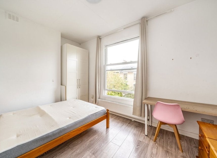 Flat Wilberforce Road in Greater London