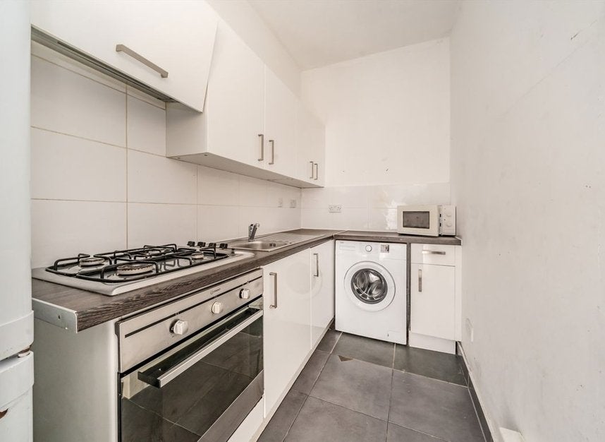 Flat Wilberforce Road in Greater London