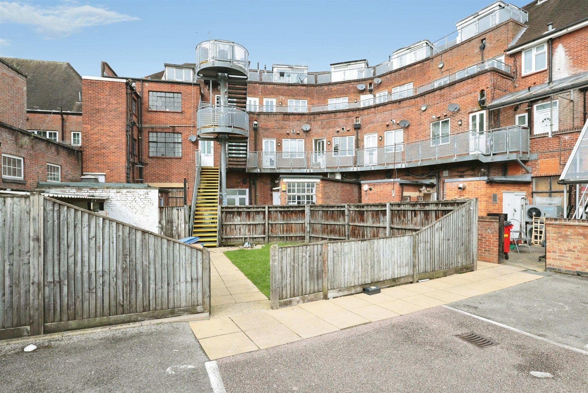 Flat Easton Street in High Wycombe