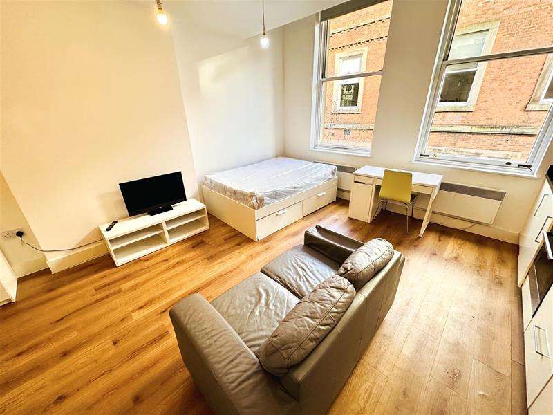 Flat Bexley Square in Salford