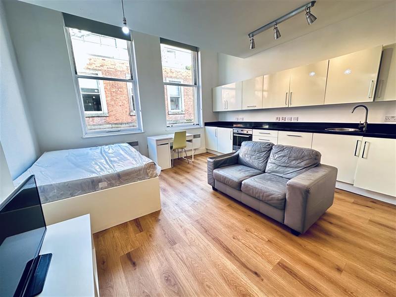 Flat Bexley Square in Salford