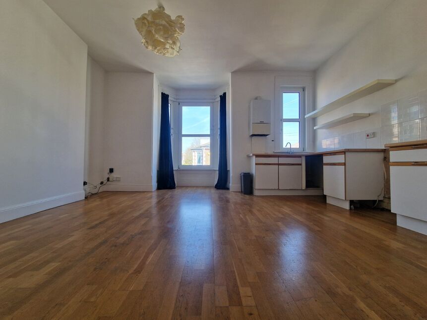 Flat Livingstone Road in Portsmouth