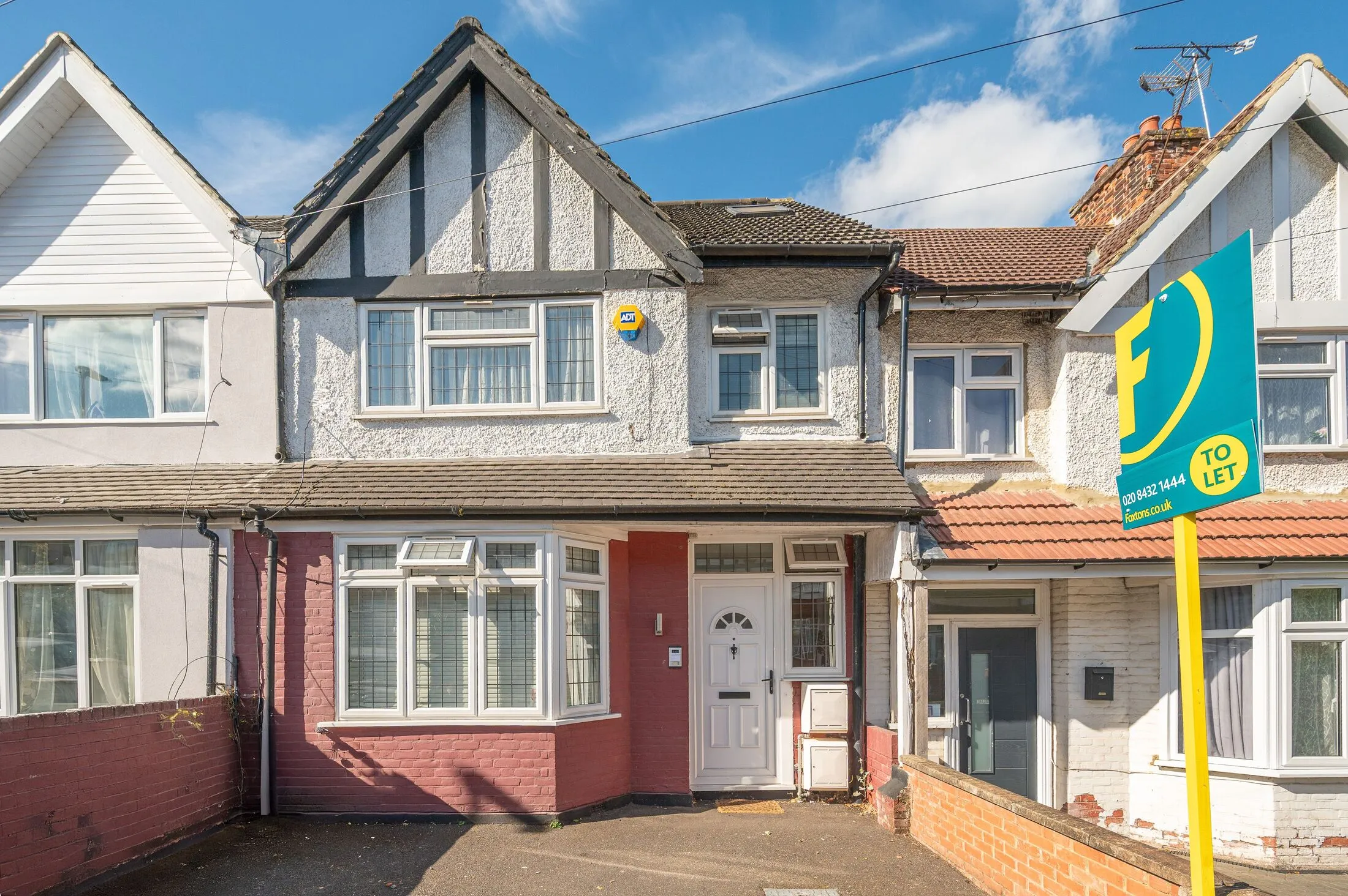Flat Russell Road in Greater London