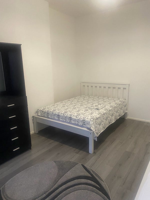 Room Chingford Mount Road in Greater London