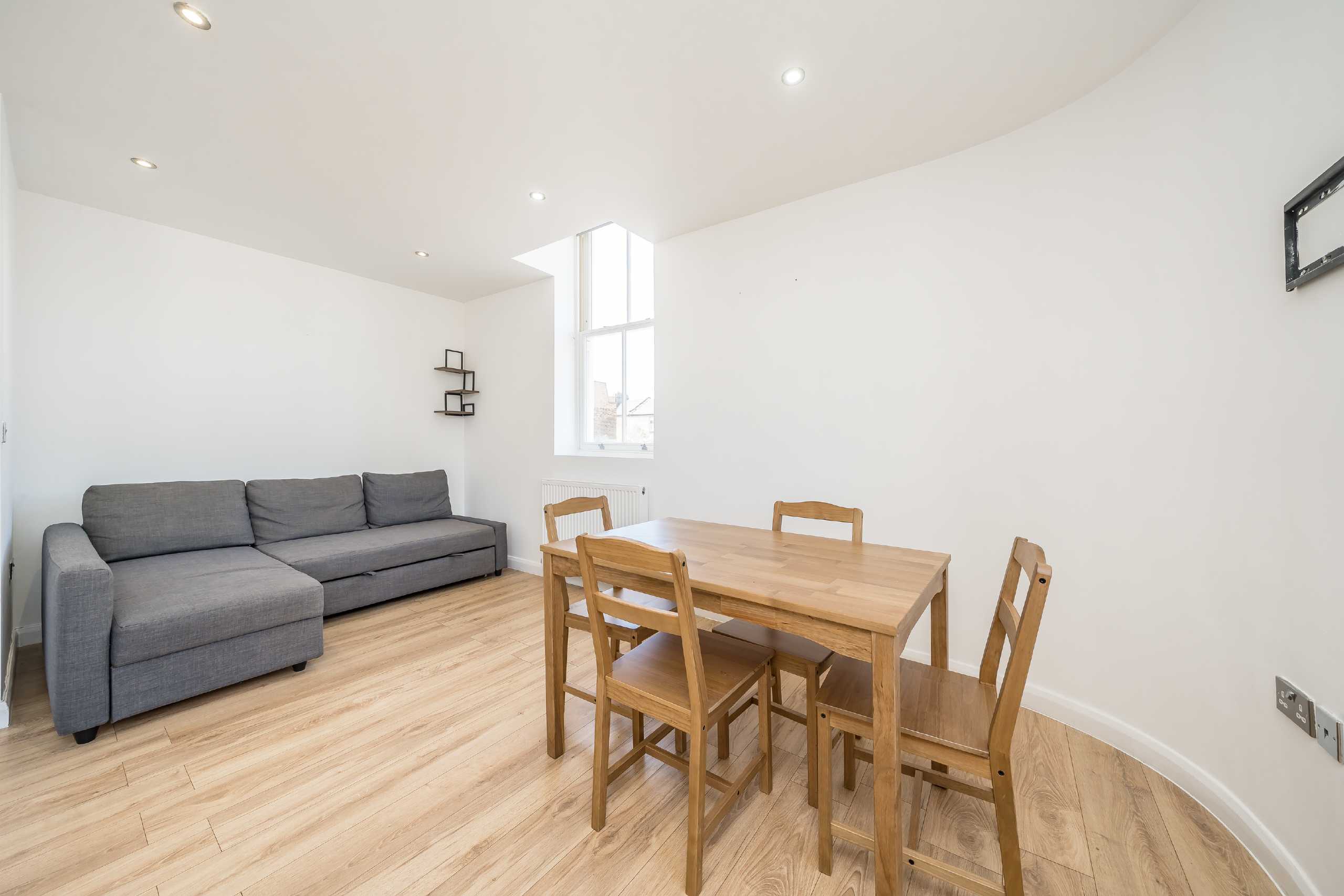 Flat Latchmere Road in Greater London