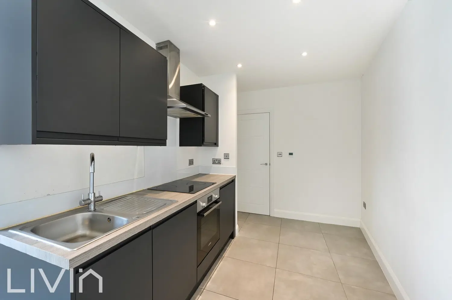 Flat Frith Road in Greater London