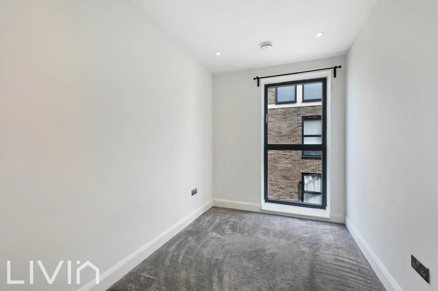 Flat Frith Road in Greater London