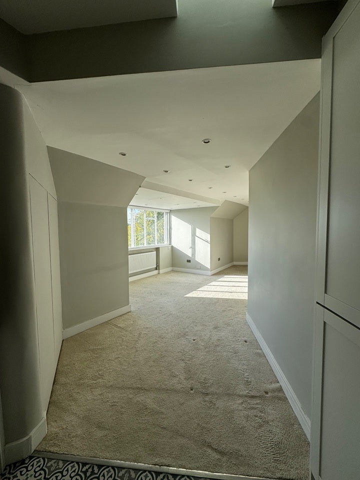 Flat Willesden Lane in Greater London