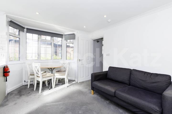 Flat Iverson Road in Greater London