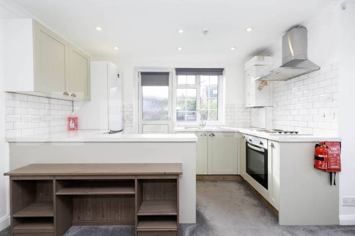 Flat Iverson Road in Greater London