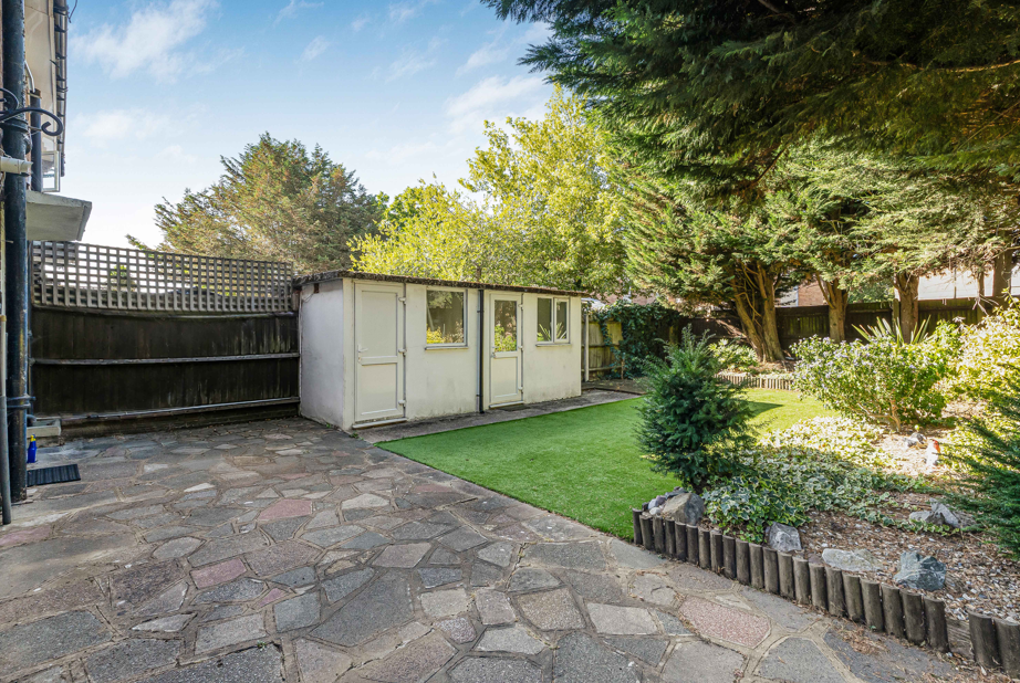 House Binyon Crescent in Greater London