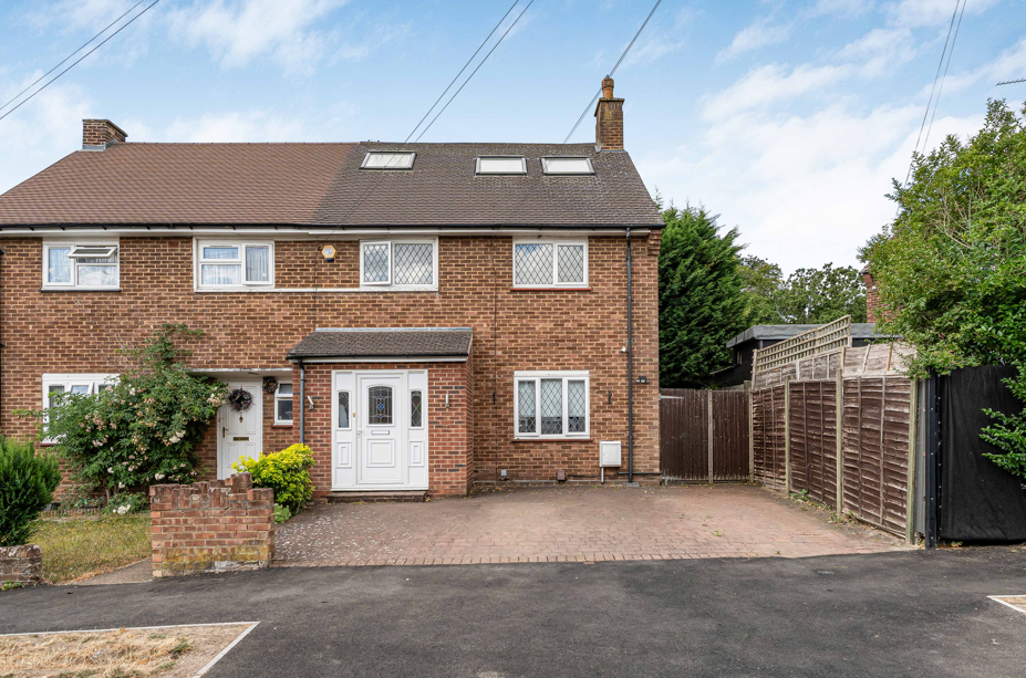 House Binyon Crescent in Greater London
