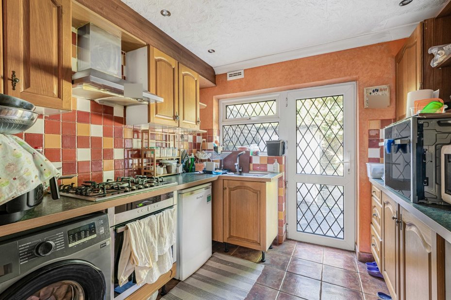 House Binyon Crescent in Greater London