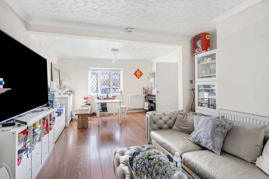 House Binyon Crescent in Greater London