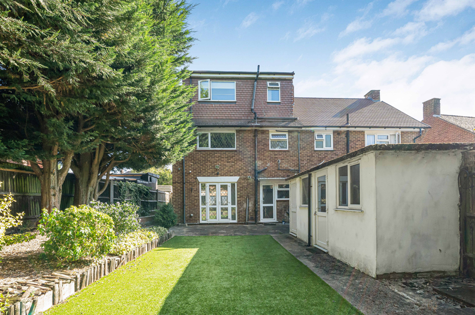 House Binyon Crescent in Greater London