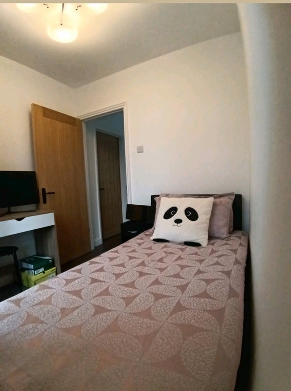 Room Southmead Road in Bristol