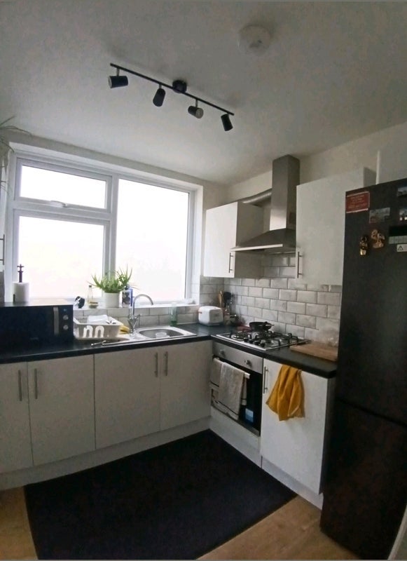Room Southmead Road in Bristol