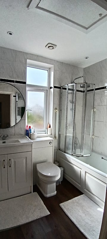 Room Southmead Road in Bristol