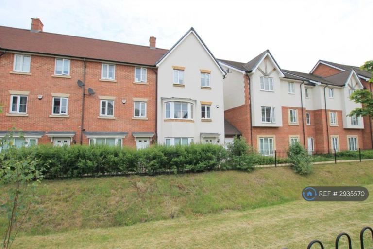 House Three Valleys Way in Hertsmere