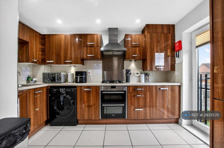 House Three Valleys Way in Hertsmere