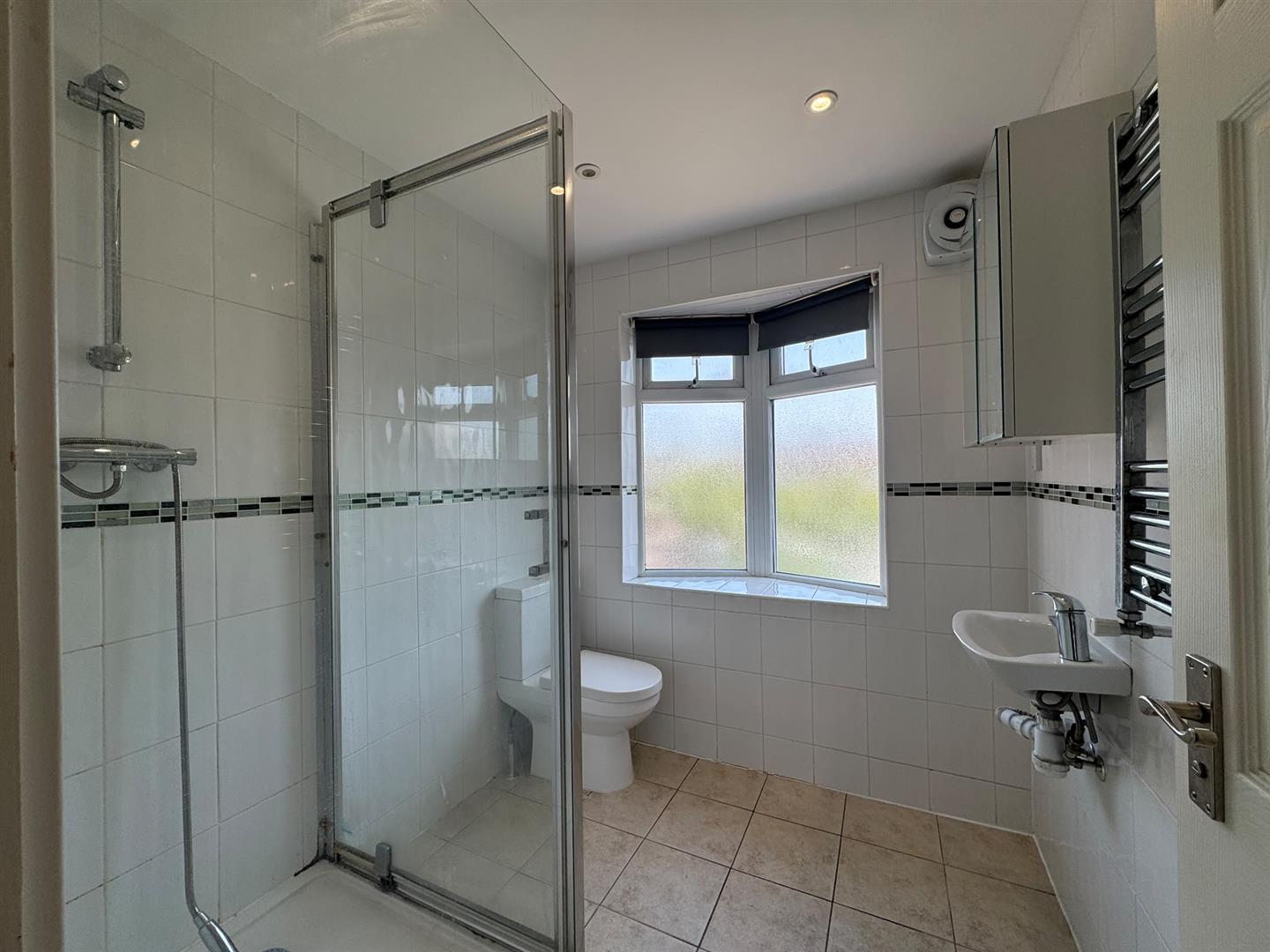 Room Mapleton Crescent in Greater London
