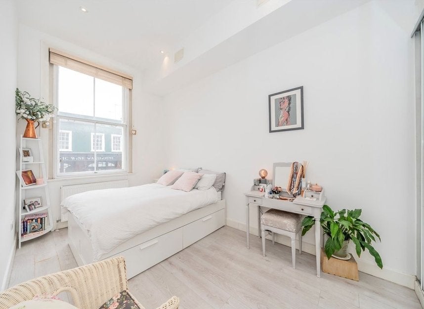 Flat Campden Hill Gardens in Greater London