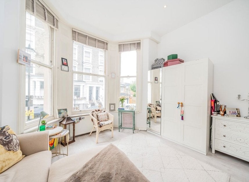 Flat Campden Hill Gardens in Greater London