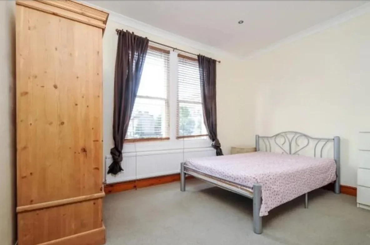 Flat Annandale Road in Greater London