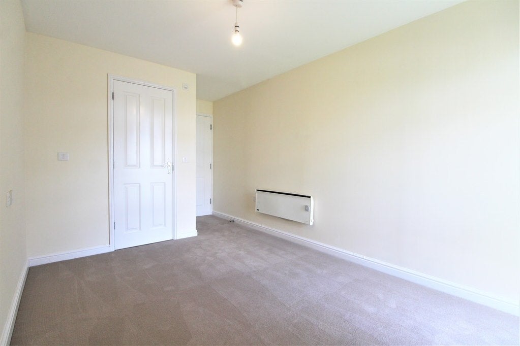 Flat Little Hackets in Havant