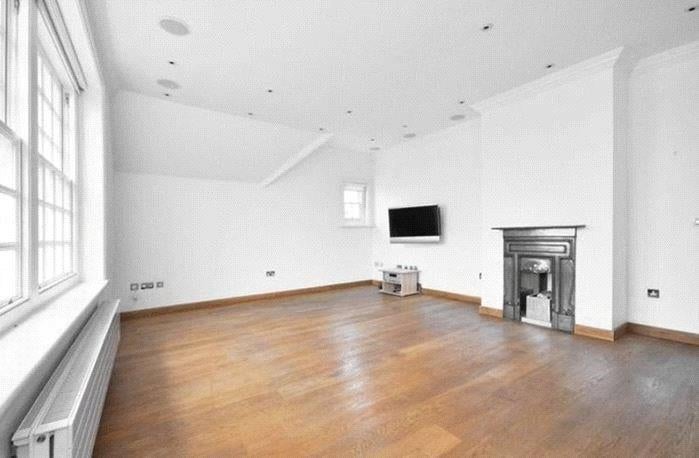 Flat Bracknell Gardens in Greater London
