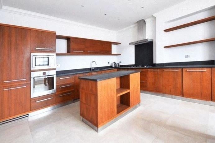 Flat Bracknell Gardens in Greater London