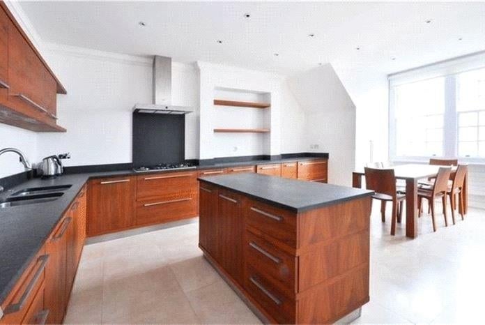 Flat Bracknell Gardens in Greater London