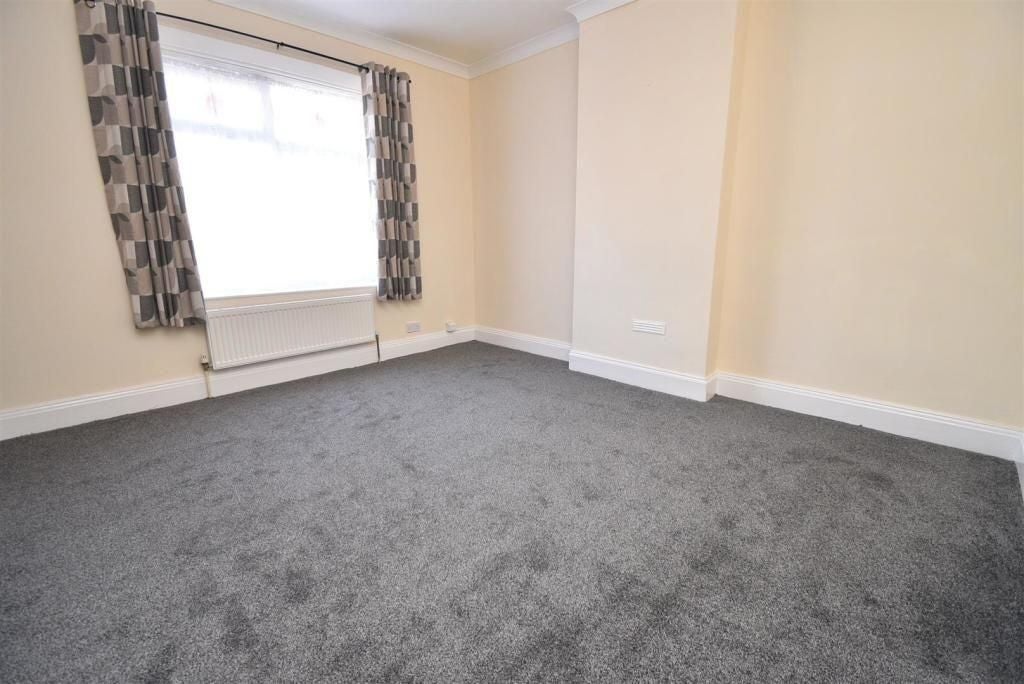 House Russell Rise in Luton