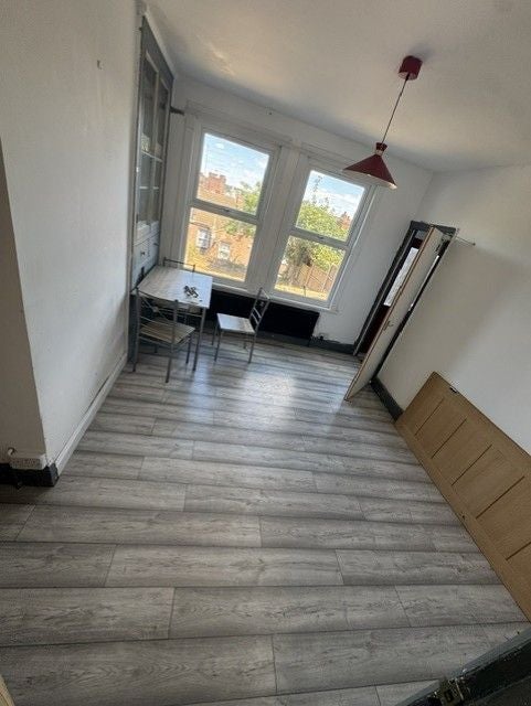 House Russell Rise in Luton