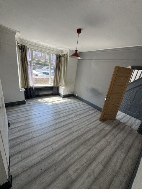 House Russell Rise in Luton