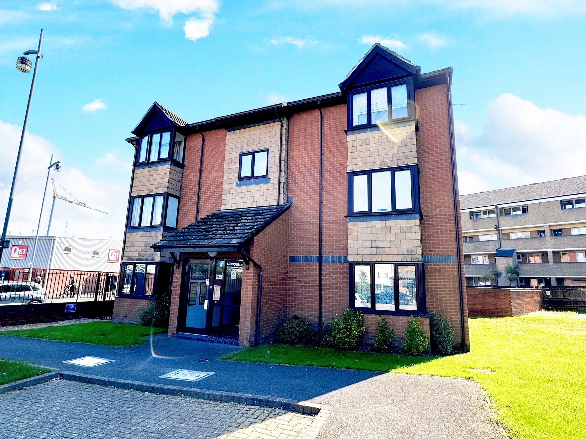 Flat Mumby Road in Gosport