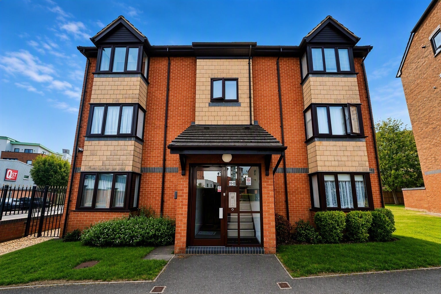 Flat Mumby Road in Gosport