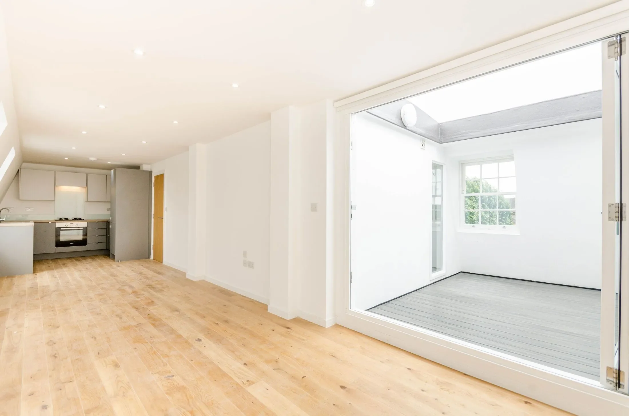 Flat Saint John's Hill in Greater London