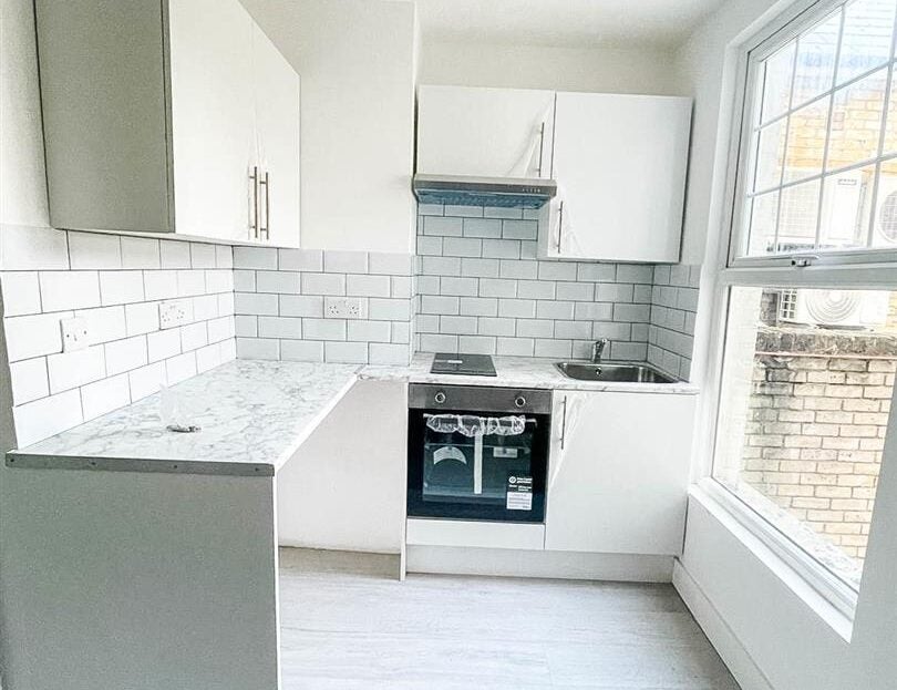Flat Linthorpe Road in Greater London