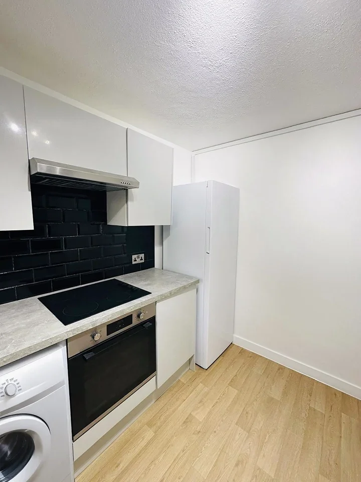 Room Waynflete Square in Greater London