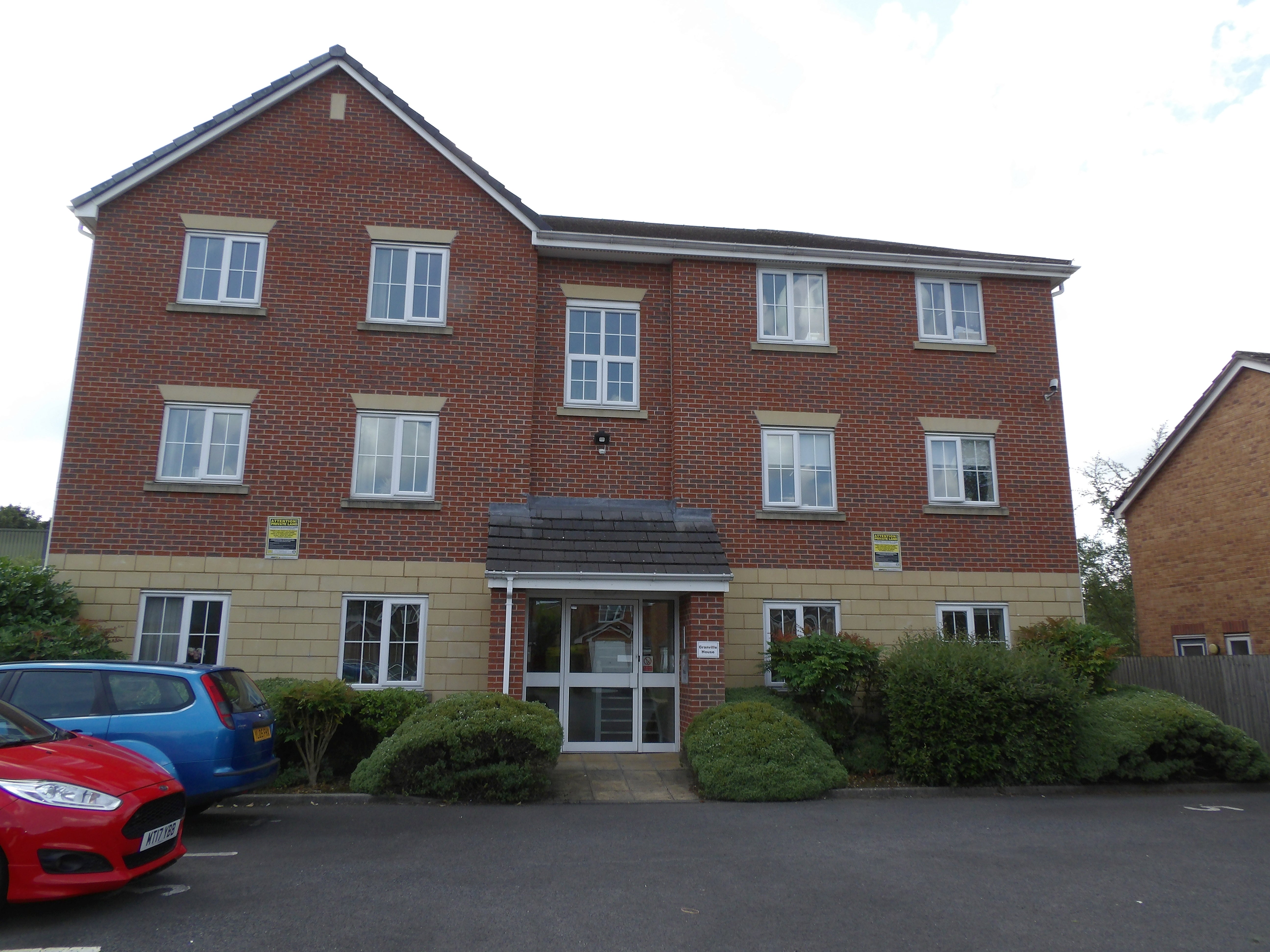 Flat Gladstone Close in Blackburn