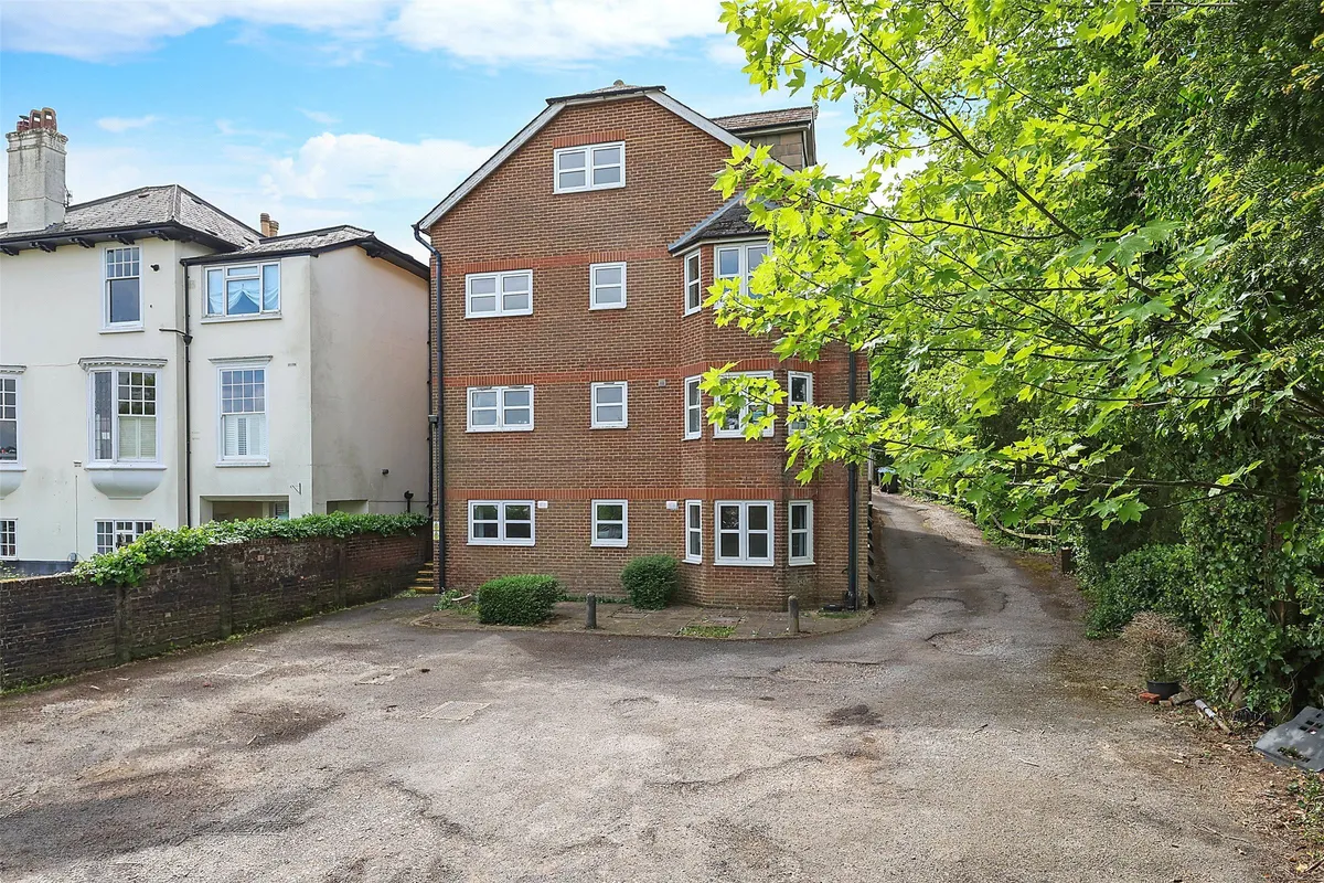 Flat Upper Bridge Road in Reigate and Banstead